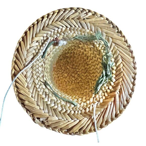 Doll’s Straw Hat with Pink Silk Flowers Rosebuds 4" diameter, 2" head diameter - Picture 4 of 6